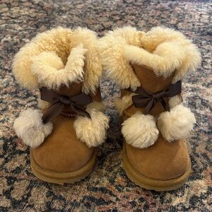 EUC Ugg boots 10 toddler